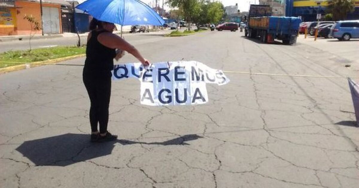 Bloquean avenida por falta de agua en Ecatepec