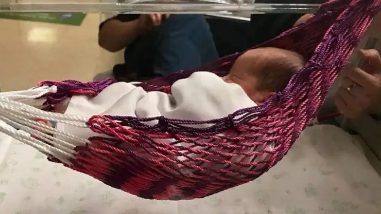 Foto de bebé yucateco durmiendo en hamaca se vuelve viral en redes por esta razón