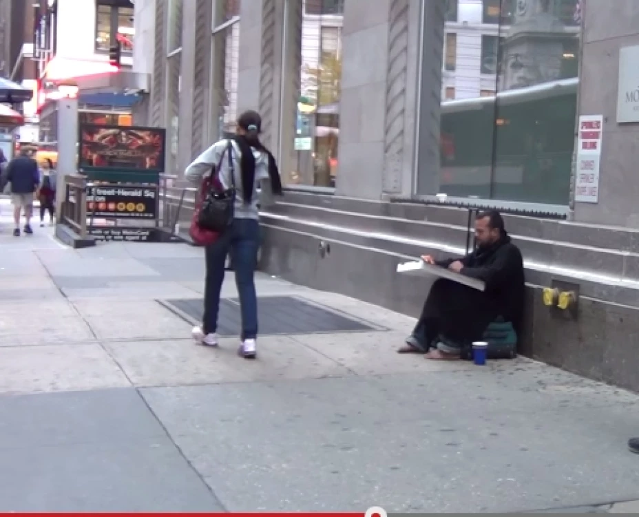 Un grupo de jóvenes realizaron un experimento social para ver qué tan compartidos somos los seres humanos.