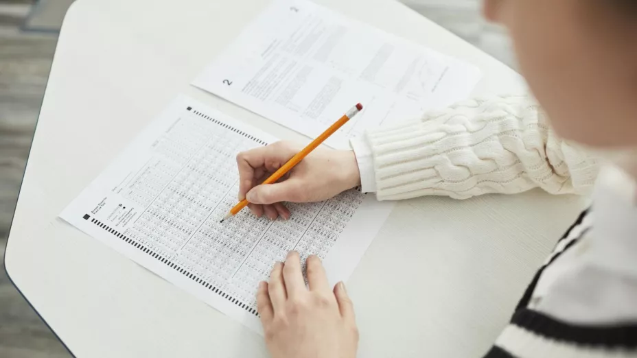 examen universitario.jpg