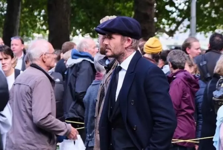 David Beckham fila reina Isabel II