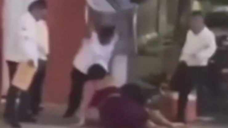 Taxistas golpean turistas en Playa del Carmen tarifa video
