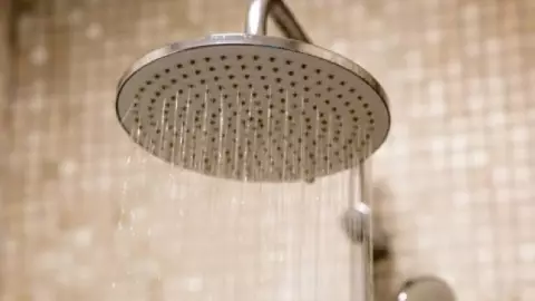 Hombre muere mientras tomaba una ducha en Coahuila.