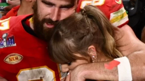 VIDEO: Travis Kelce celebra junto a Taylor Swift en Super Bowl LVIII