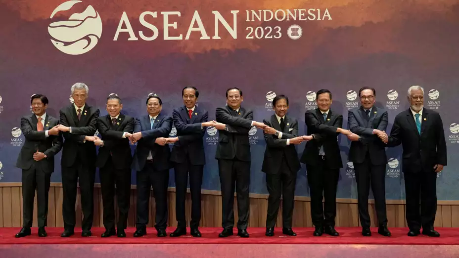 Mandatarios asiáticos en la cumbre anual de ASEAN en Yakarta, Indonesia.