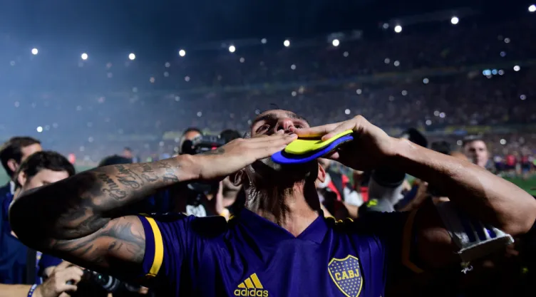 Carlos Tévez renueva con Boca Juniors y donará salario para una noble causa