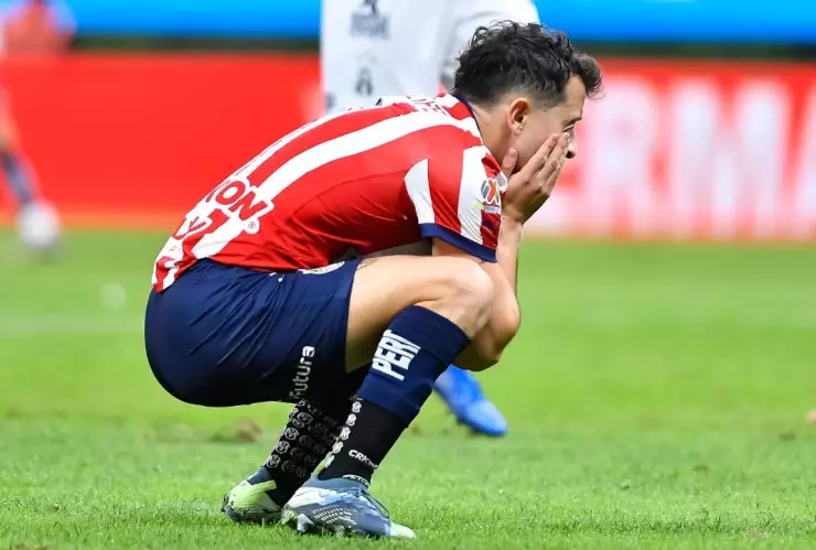 Estrella de Chivas causa baja del equipo para el Clausura 2025