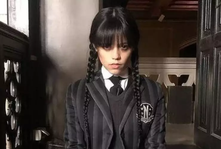 Dedos de Merlina era una MANO REAL todo este tiempo