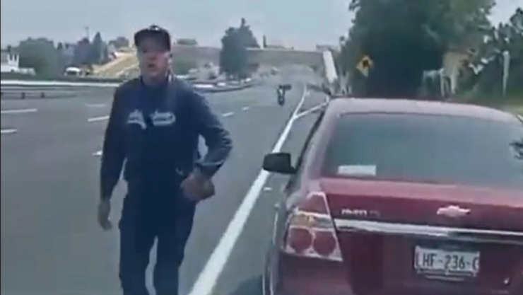 VIDEO_-Se-hacen-pasar-por-ministeriales-e-intentan-bajar-a-conductor-en-la-México-Pachuca.webp