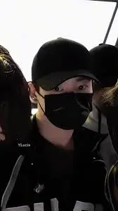 bts con gorra deportiva.jpg