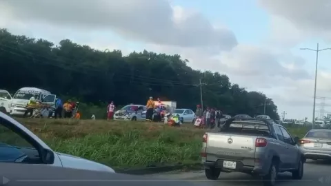 Reportan accidente en carretera Cancún- Playa del Carmen HOY 12 de marzo Van de transporte público se accidente; lesionados