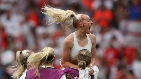 Chloe Kelly festeja el gol del triunfo ante Alemania