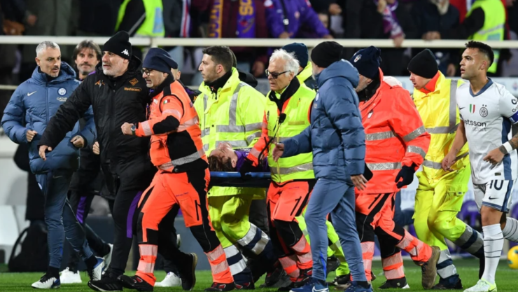 Futbolista italiano es hospitalizado tras desplomarse en plena cancha
