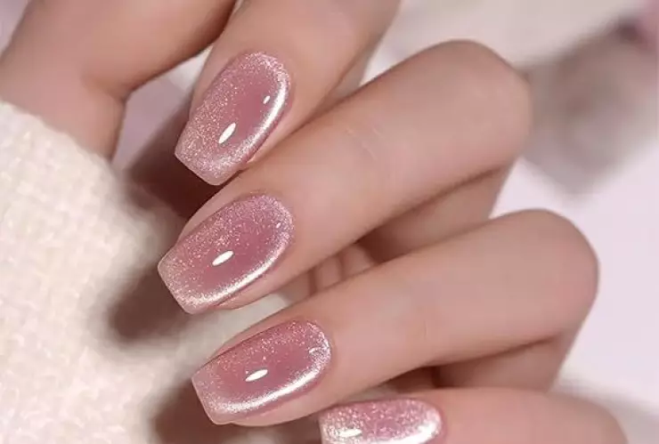 7 diseños de uñas cuadradas con efecto ojo de gato que se ven sofisticadas y son fáciles de hacer