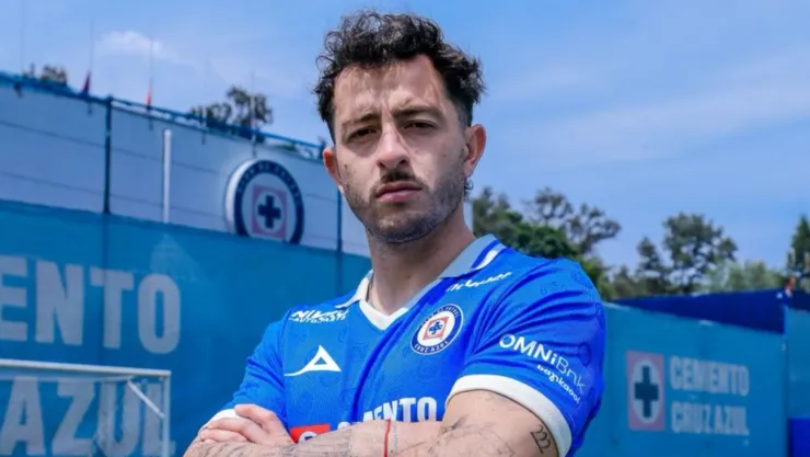 Alan Mozo durante su presentación con Cruz Azul