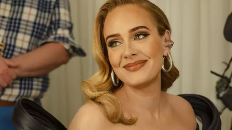 El tercer filme de Tom Ford confirma reparto con Adele, Colin Firth y Nicholas Hoult