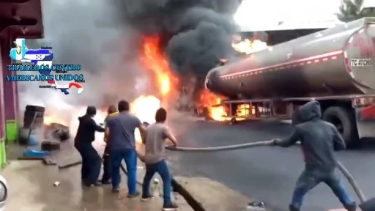 Pipa combustible incendio Guatemala