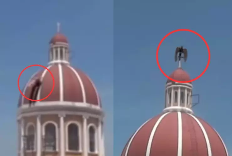 demonio escala iglesia