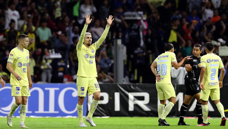 Jugadores del Am&eacute;rica celebran un gol