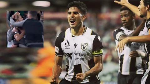 El mexicano Ulíses Dávila celebrando un gol con el Macarthur FC en Australia