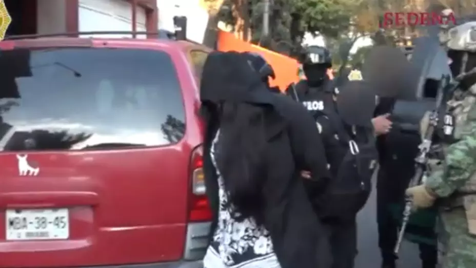 mujer-detenida-dolares-droga-cdmx.jpg