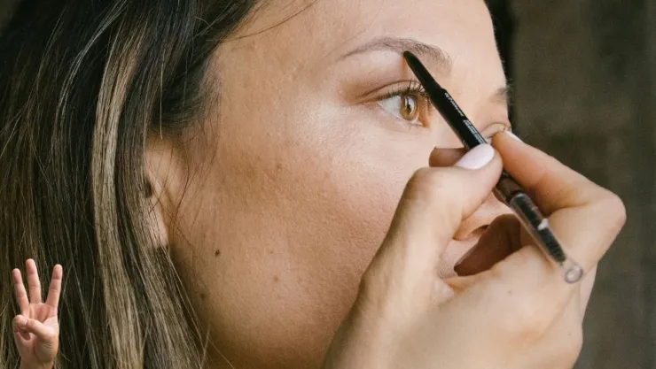 Cejas finas 3 diseños de delineado en tendencia que añaden volumen instantáneo y definición.jpg