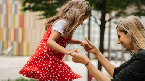Esto es lo que deben pagarte por trabajar el 10 de mayo en el Día de las Madres, según la LFT