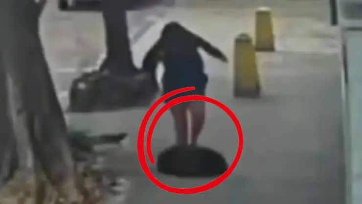 VIDEO: Mujer cae en una alcantarilla en Río de Janeiro y queda atrapada a oscuras