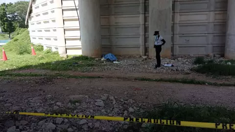 Hombre en aparente situación de calle perdió la vida debajo de un puente en la Mérida-Campeche
