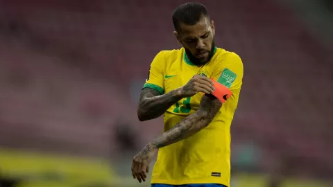 Dani Alves con la Selección de Brasil