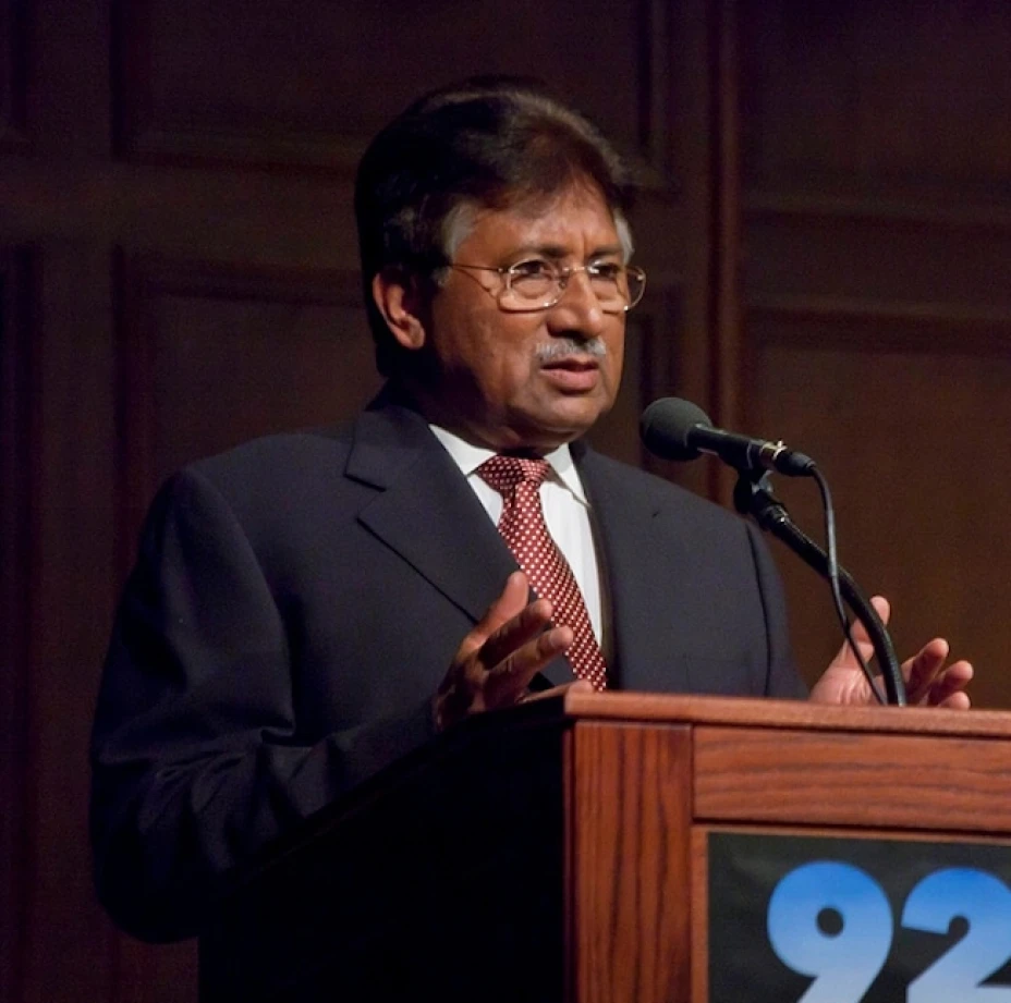 4 acusados de nacionalidad paquistaní pertenecen a una familia que ha coincidido en eventos sociales con el ex gobernante militar de Pakistán Pervez Musharraf