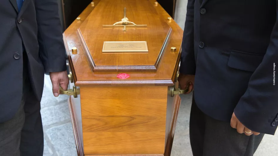 Muere la actriz Aranza Peña en un fuerte accidente de auto.