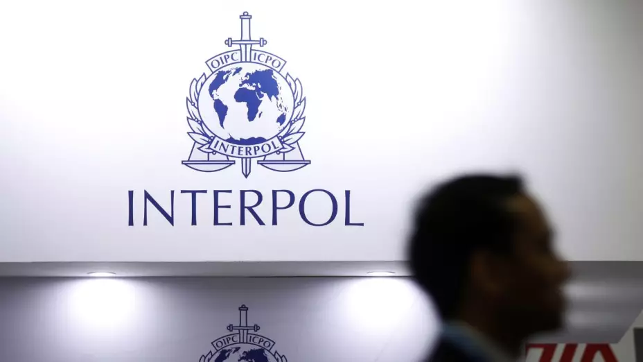 ¿Qué significan los colores de las fichas de Interpol? Esta se debe solicitar en cada caso