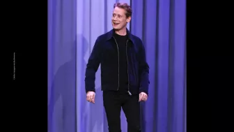 Macaulay Culkin TV Azteca_30.jpg