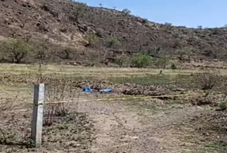 Hallan cuerpo de mujer semidesnudo a un costado de la Autopista Siglo XXI hoy 31 de mayo de 2024