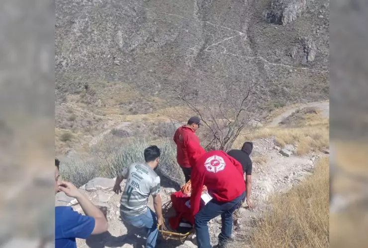 La Laguna Rescatan a joven senderista; presenta posible fractura de tobillo.jpg