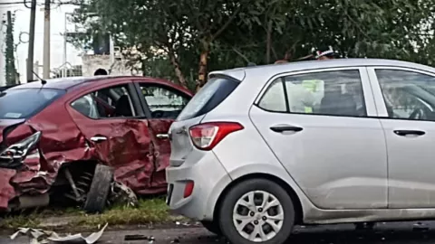 Caos vial en carretera a Chapala: Fuerte accidente deja 4 carros afectados