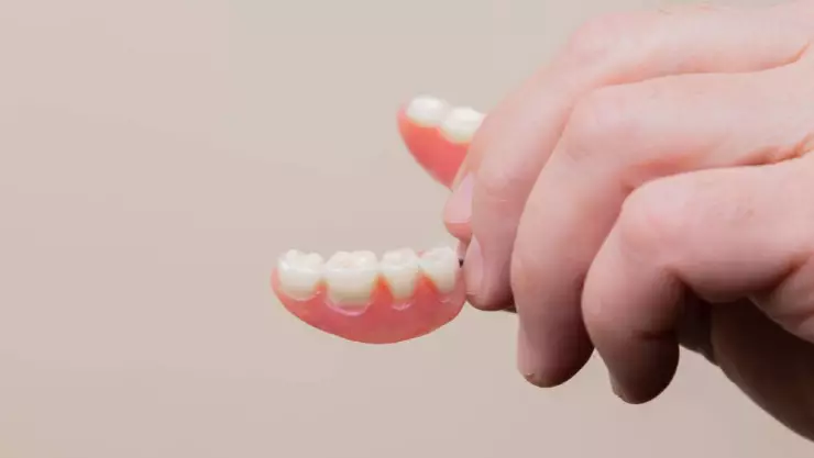 ¿Qué significa soñar que se te caen los dientes?