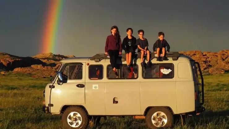 Familia canadiense viaja por el mundo, sus hijos dejarán de ver