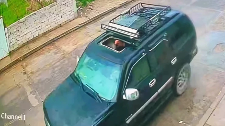 Captan a sujetos tirando huevos contra casas en Acatzingo