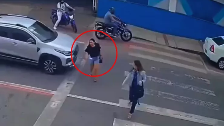 El incidente quedó grabado por cámaras de seguridad en la zona