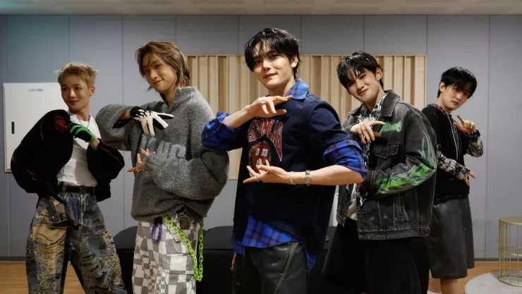 Desertores norcoreanos debutan en nueva banda de K-Pop en Corea del Sur; la emotiva historia