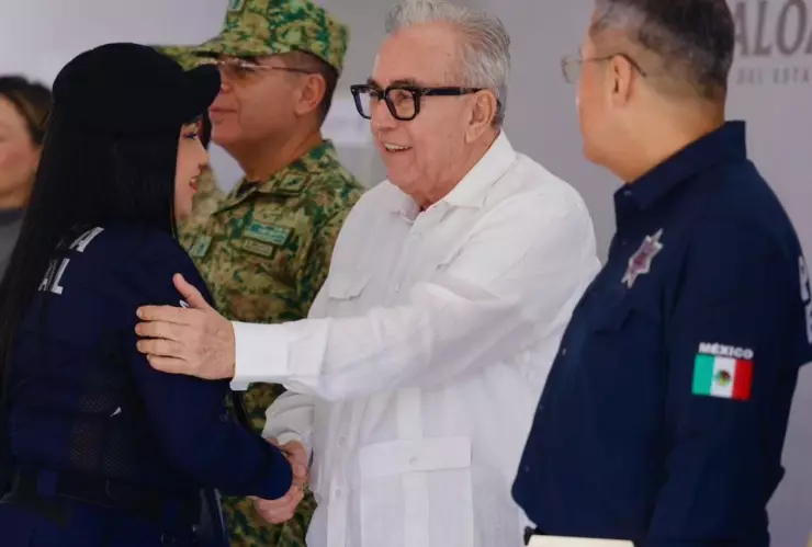 Gobernador Rubén Rocha Moya entrega reconocimientos a policías Culiacán..jpg