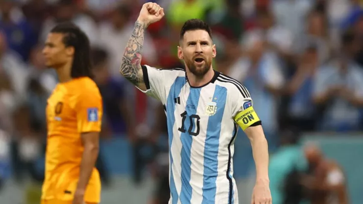 Lionel Messi le grita a Van Gaal tras el partido entre Argentina y Países Bajos