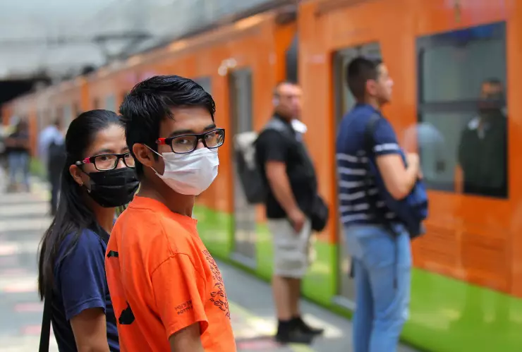 Uso de cubrebocas en el STCM