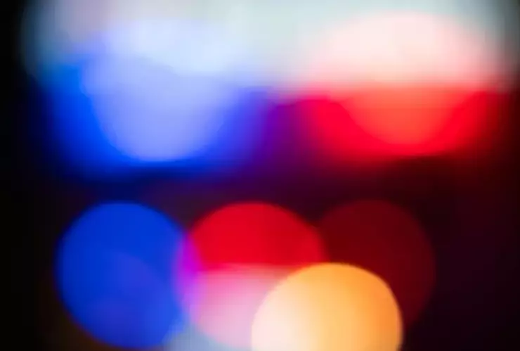 Muere influencer tras impactarse contra camión en plena vía