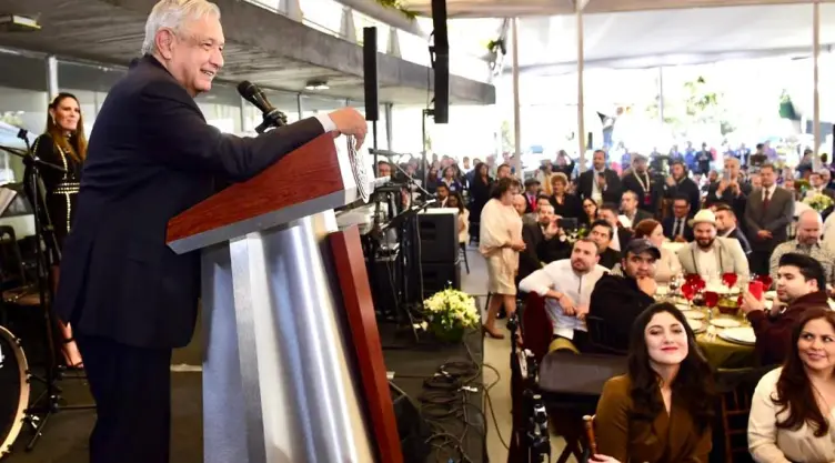 amlo día del compositor.jpg