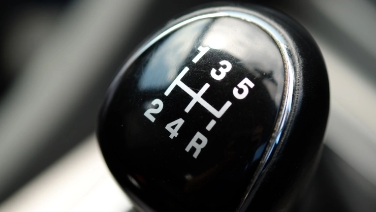 Los mejores coches que aún ofrecen transmisión manual