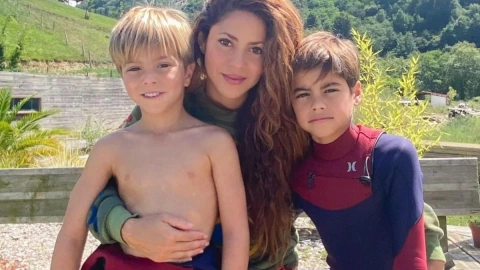 shakira con sus hijos