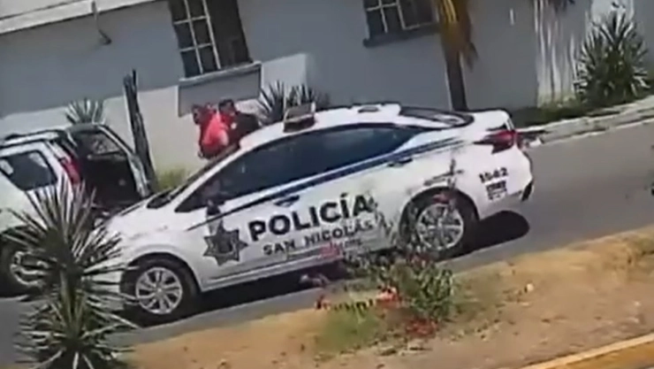 Policía-salva-a-mujer-que-se-atragantaba-en-San-Nicolás-Nuevo-León
